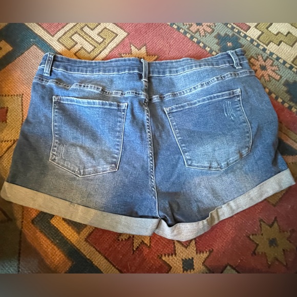 2X Jeans Shorts - Picture 2 of 4